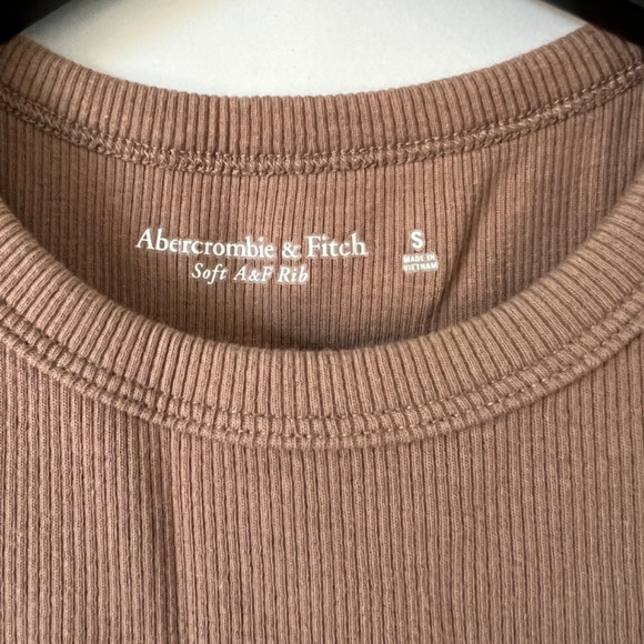 A&F Soft Rib High Neck Body Suit Tan - Picture 2 of 2